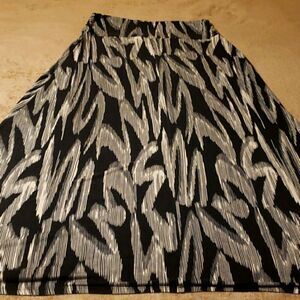 WORTHINGTON Maxi skirt. Black and tan